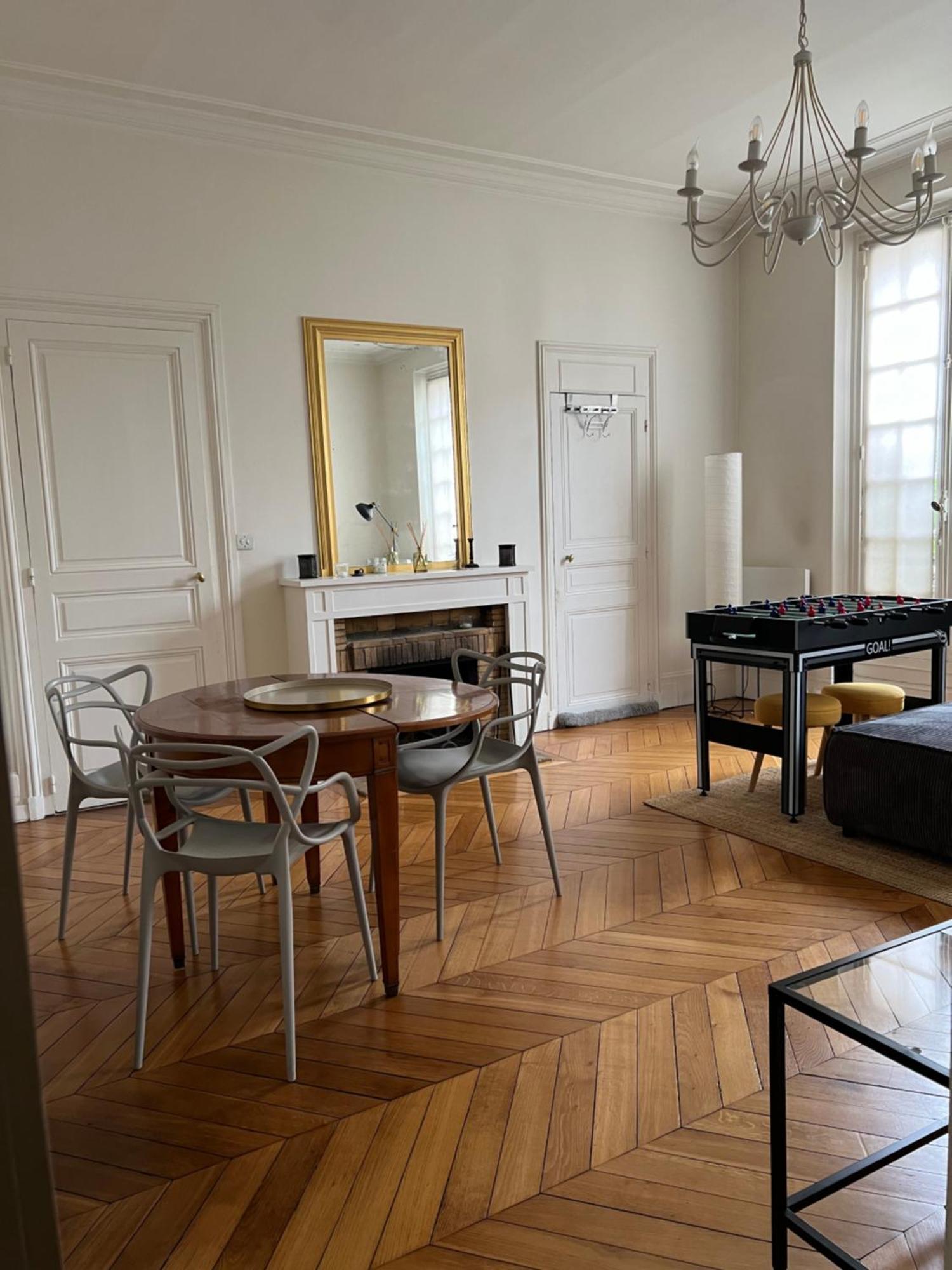 Grand Studio Lumineux En Plein Coeur De Versailles Exterior photo
